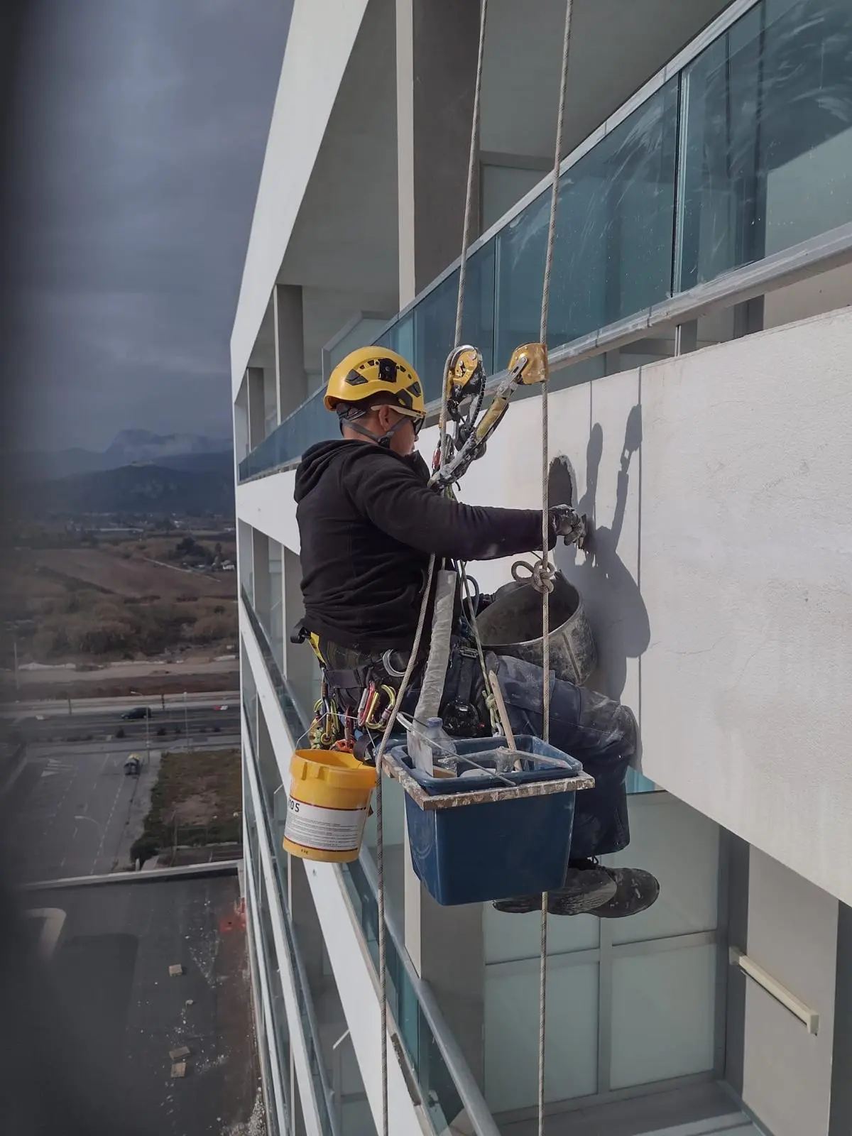 Reparaciones y mantenimiento en altura